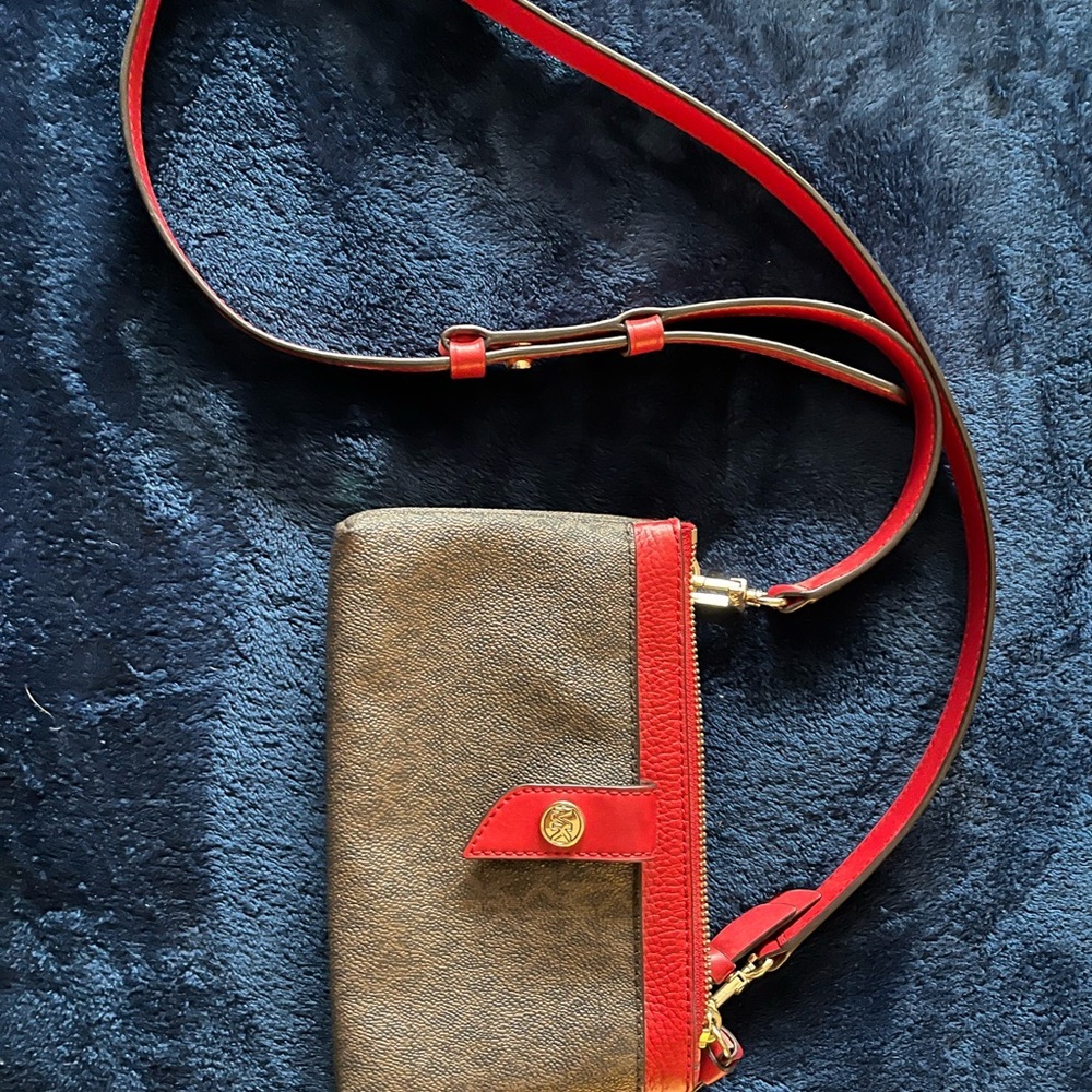 Michael Kors jet set clutch crossbody